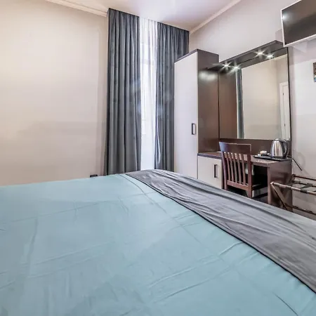 Bed & Breakfast In - Termini Train Station 4*