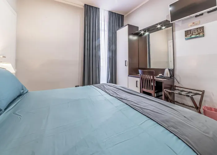 Bed & Breakfast In - Termini Train Station 4*